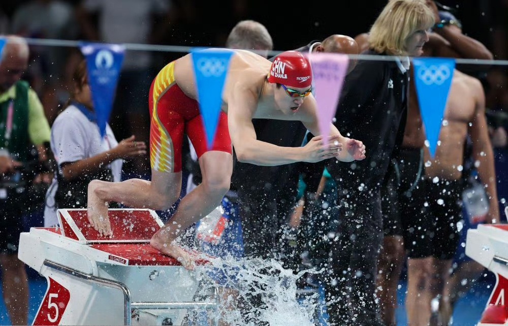 西班牙运动员在游泳比赛中突破自己 西班牙运动员在游泳比赛中突破自己