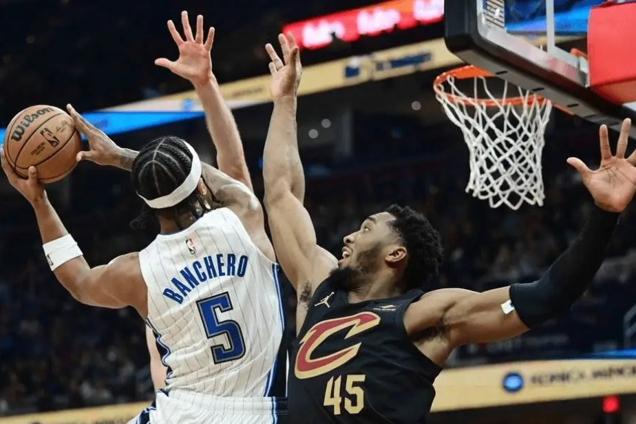 雄鹿B队横扫马刺,哈登绝境逆转 雄鹿B队横扫马刺,哈登绝境逆转