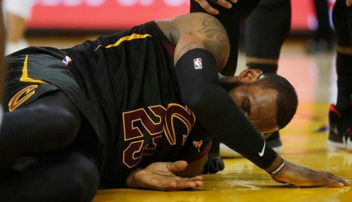 广东队横扫山东队,德罗赞带队取胜 广东队横扫山东队,德罗赞带队取胜