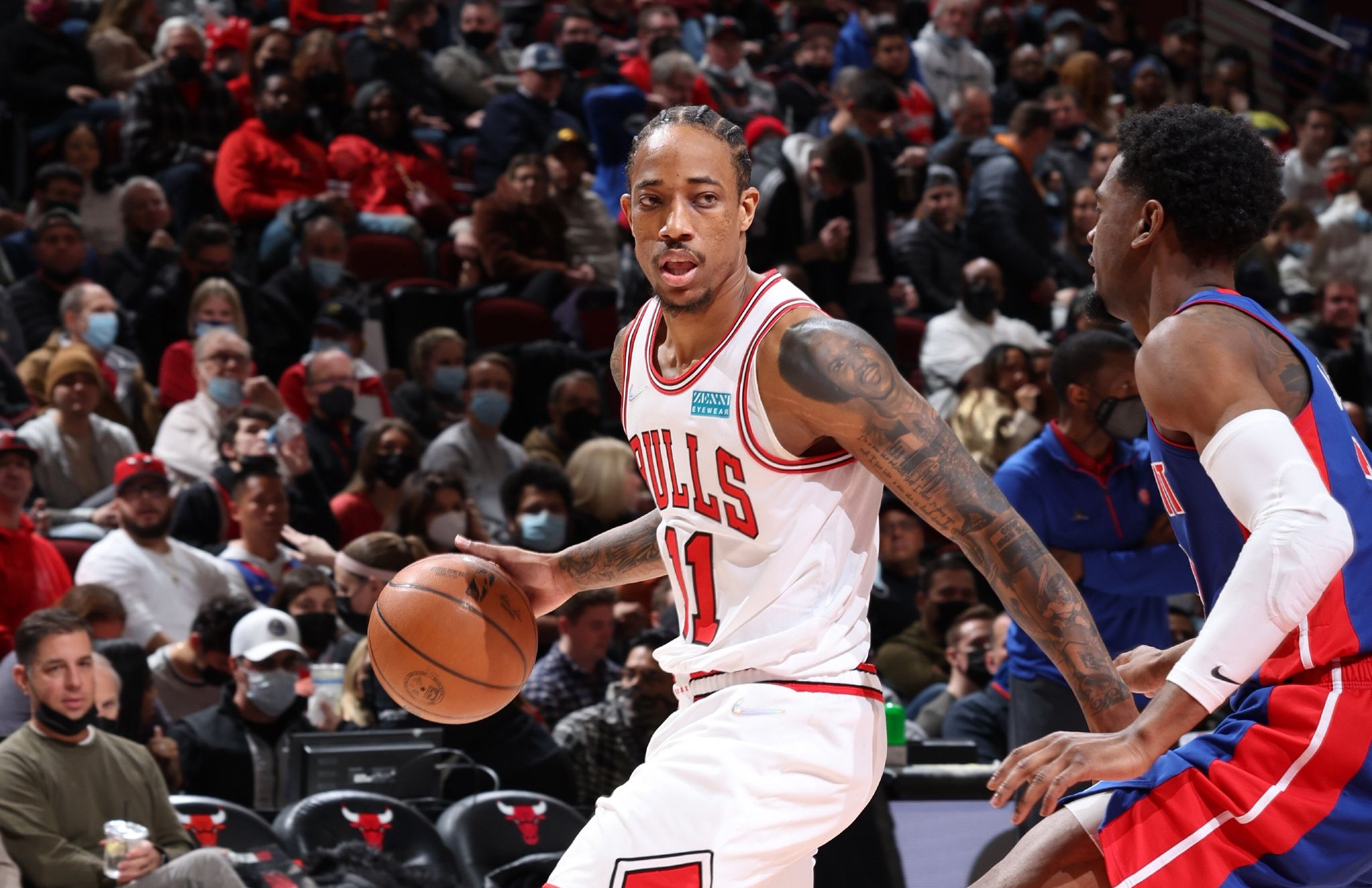 广东队横扫山东队,德罗赞带队取胜 广东队横扫山东队,德罗赞带队取胜