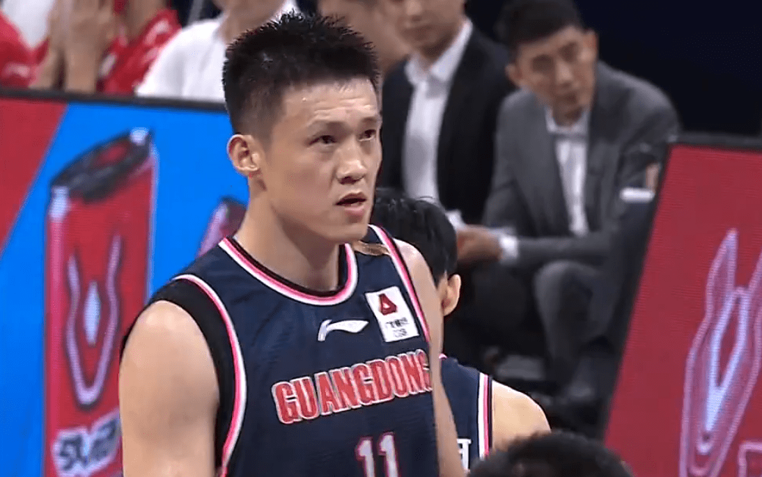 辽宁队轻取深圳队,易建联刷新纪录 辽宁队轻取深圳队,易建联刷新纪录