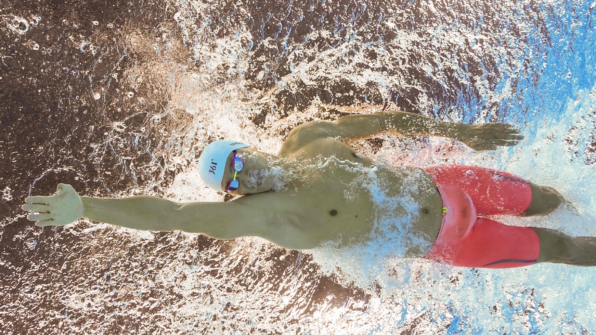 赛道与球场，当英格拉姆在F1街道赛接管比赛，篮网以火力压制热火